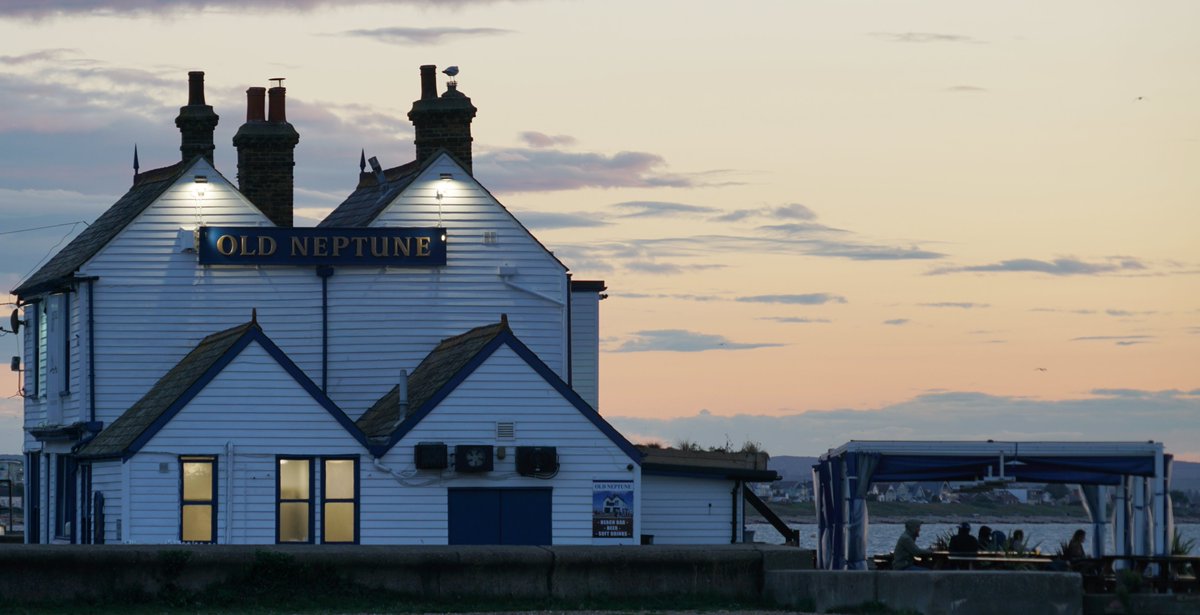 WhitstableLive's tweet photo. Friday #whitstable #sunset #kent https://t.co/vH2UwrJupw