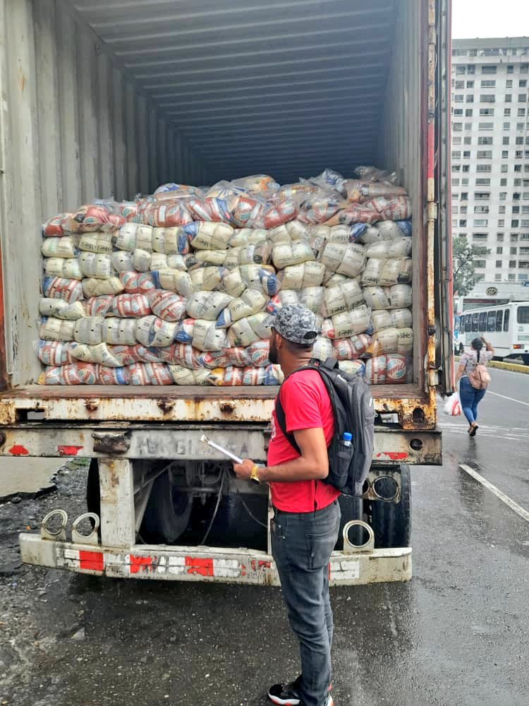 #22Sep || La fuerza laboral de <a href="/LogicasaOficial/">LOGICASA OFICIAL</a> se mantiene firme en el compromiso de impulsar las políticas alimentarias del Gobierno Nacional, y el G/D <a href="/Pfrojasmartinez/">G/D (Ej) Félix Rojas Martínez</a> trabaja arduamente para satisfacer las necesidades de las familias venezolanas. 
#ElEsequiboEsDeVenezuela