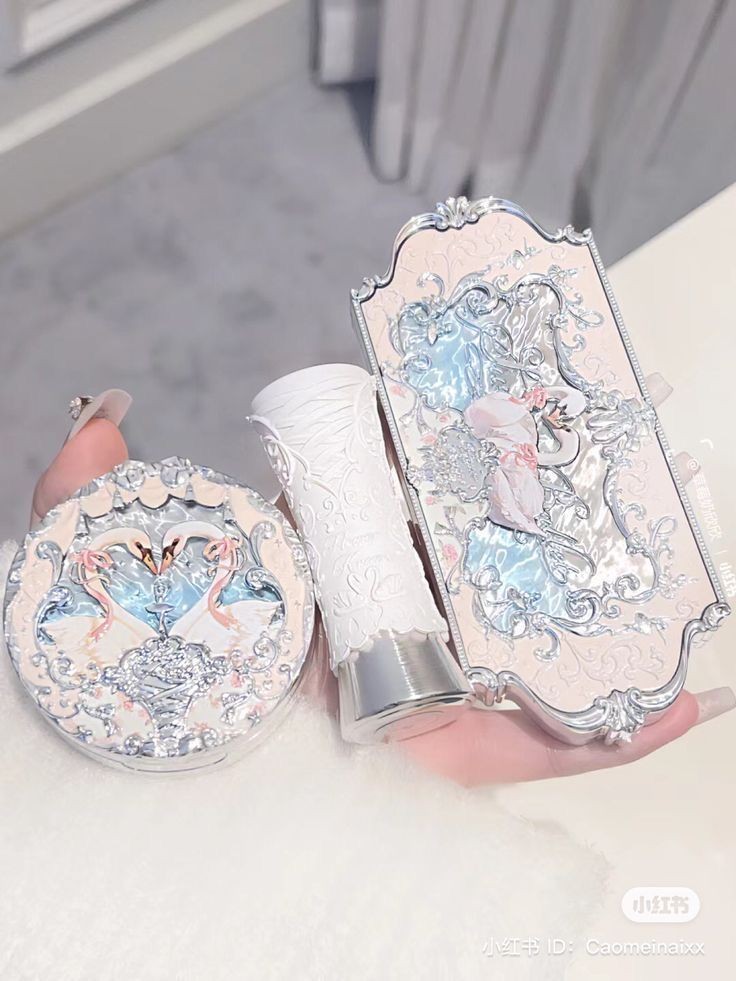 vanillefaerixs's tweet photo. I cannot stop thinking about this collection its haunting my dreams I'm being saur serious https://t.co/BWh4mTkw7W