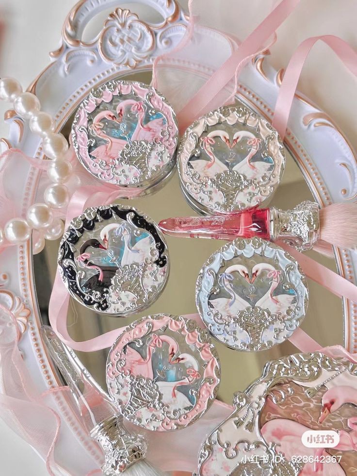vanillefaerixs's tweet photo. I cannot stop thinking about this collection its haunting my dreams I'm being saur serious https://t.co/BWh4mTkw7W