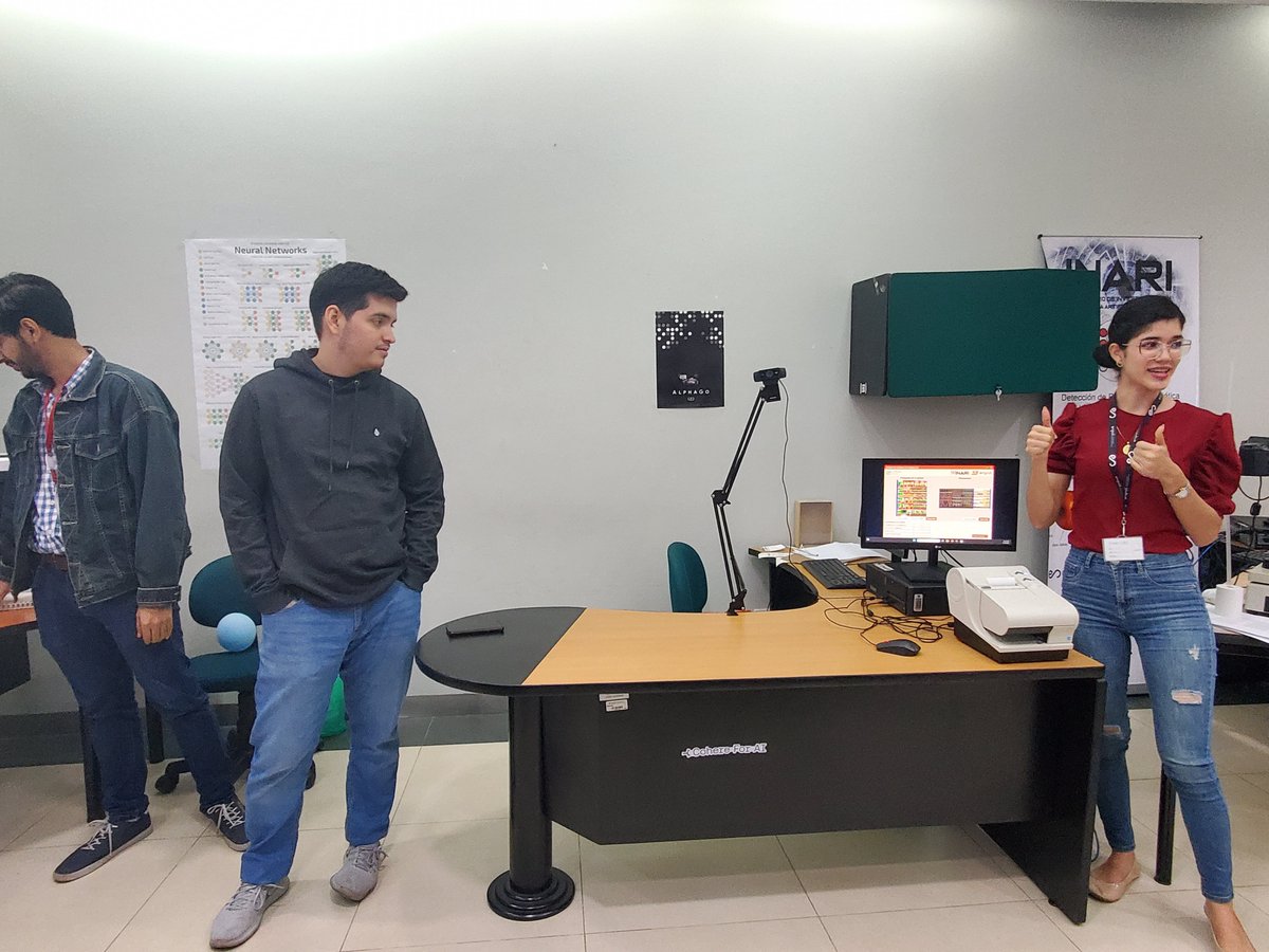 El Dr. F. Domínguez y el Msc. A. Pinargote recibieron a los estudiantes de <a href="/javerianacali/">Javeriana Cali</a> de la carrera Ingeniería en Sistemas y Computación en su visita obtuvieron la experiencia de evaluar y aprender de los proyectos de investigación de <a href="/ctiespol/">CTI - ESPOL</a> web bit.ly/3RAtCW7
