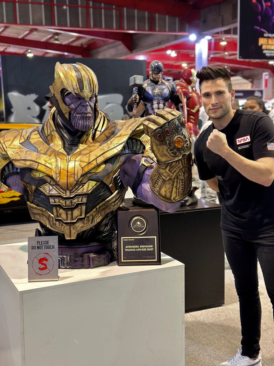 Ruan_vanbiljon's tweet photo. #ComicConAfrica2023 - Thanos’s arm is way bigger than mine 😂 https://t.co/ko9U0PXFbi