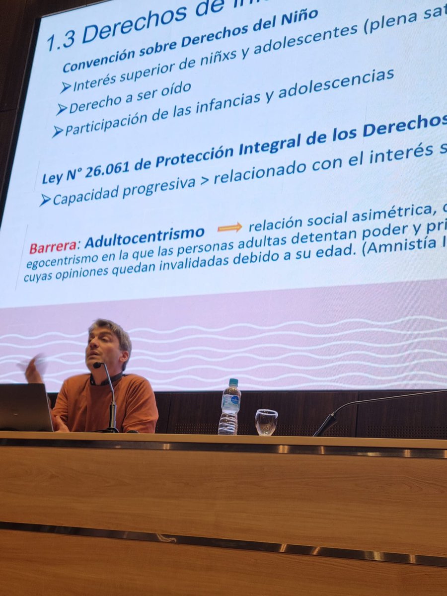Esta semana nuestro Profesional Técnico del Área de Género <a href="/diegoboris6/">diegoboris</a> visito San Juan donde brindo una charla sobre la implementación de políticas públicas de acceso a derechos de las infancias y adolescencias trans y no binarias 🏳️‍⚧️.
#GeneraciónIgualdad 👇