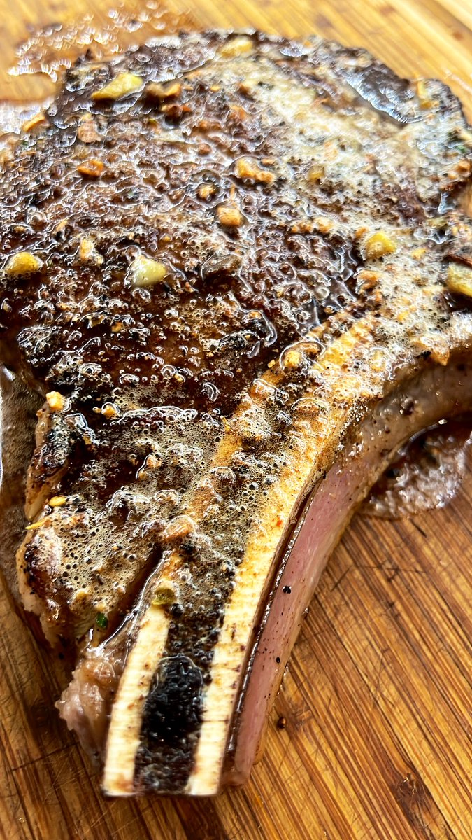 I’ve been admiring this picture

Yesterday’s Ribeye posing for me

#Ribeye #Steak #MeatEater #FoodTwitter #FoodPhotography
#BoneMarrow #CompoundButter