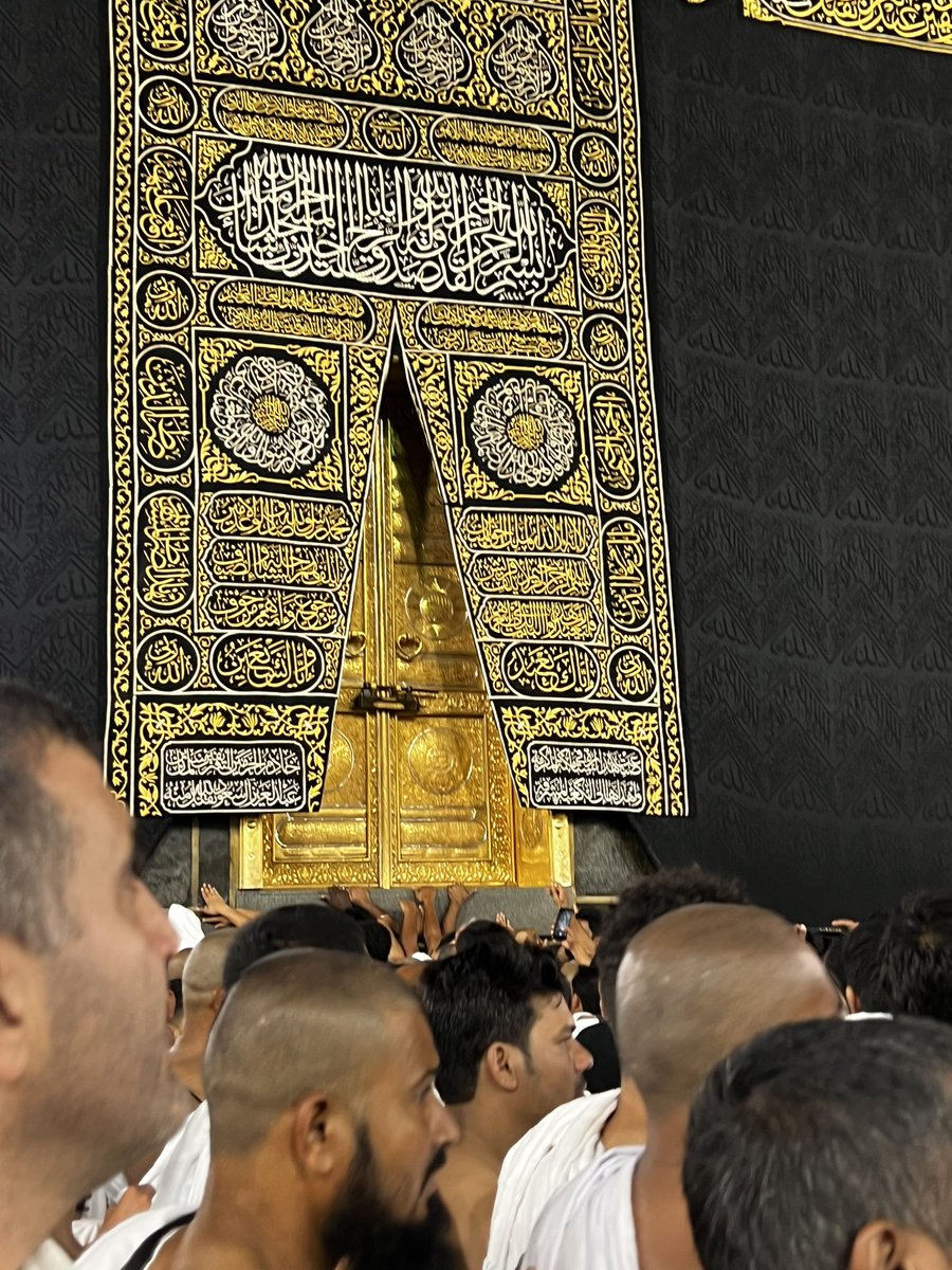 aizul_izzuddin's tweet photo. Alhamdulillah masih diberi nikmat kesihatan menuju hari2 akhir di bumi Mekah. Dapat solat maghrib dan isya di hadapan Kaabah. Habis solat terus tawaf sunat. Sekarang kalau nak solat atau tawaf sunat diwajibkan pakai ihram baru lepas masuk. https://t.co/1mZ1imowuE