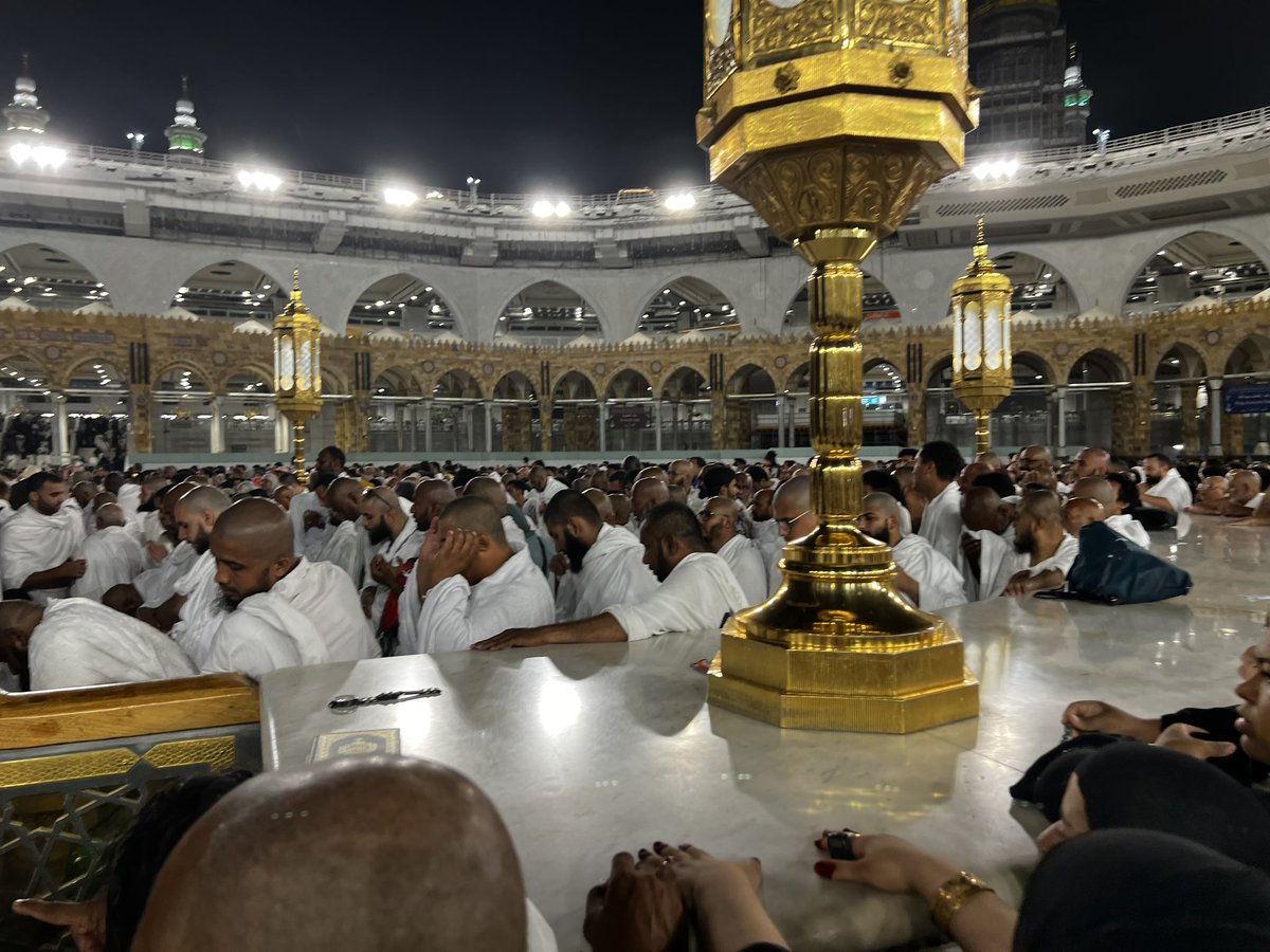 aizul_izzuddin's tweet photo. Alhamdulillah masih diberi nikmat kesihatan menuju hari2 akhir di bumi Mekah. Dapat solat maghrib dan isya di hadapan Kaabah. Habis solat terus tawaf sunat. Sekarang kalau nak solat atau tawaf sunat diwajibkan pakai ihram baru lepas masuk. https://t.co/1mZ1imowuE