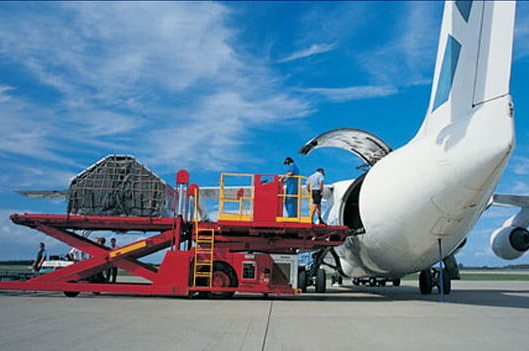 TransitaireALG's tweet image. Découvrez comment le Fret Aérien propulse le commerce mondial avec rapidité et efficacité. Explorez les avantages, les défis et le futur de cette stratégie logistique. Optimisez votre logistique aérienne avec TA.
bit.ly/2Qvq4nn