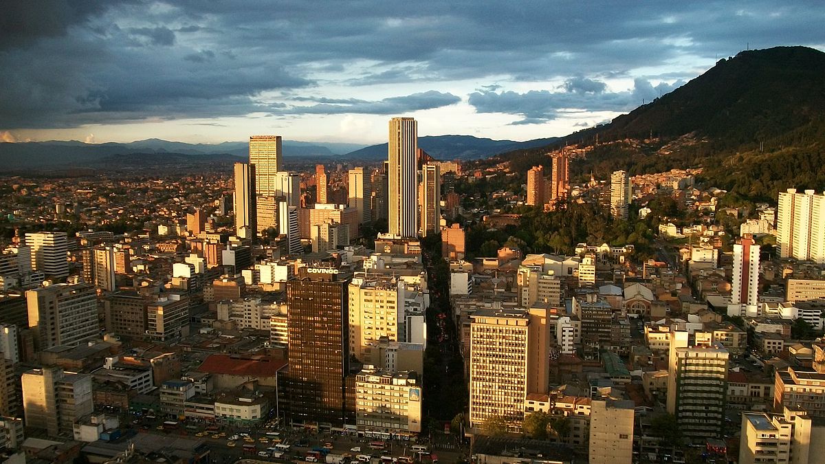 DeepSageApp's tweet photo. La capital de la República de Colombia en su historia se ha llamado: 
* Bacatá
* Santa María de la Esperanza
* Santa Fe
* Bogotá
* Bogotá D.F.
* Santafe de Bogotá D.E.
* Santa Fe de Bogotá D.C
* hoy Bogotá D.C https://t.co/iLgl6oX3BH