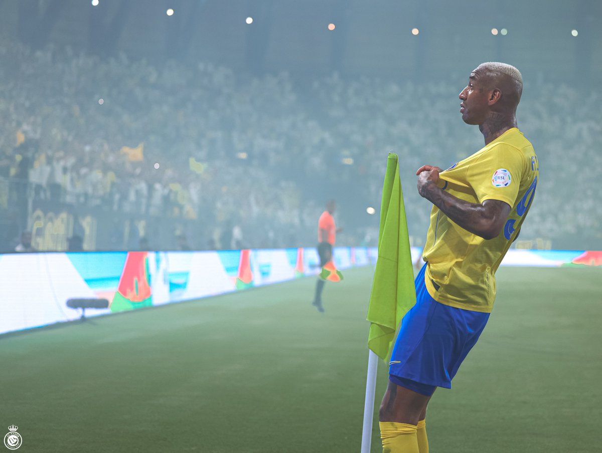 AlNassrFC's tweet photo. وانت ياللي مابقى بوصفك كلااااااام 🤩💛
#النصر_الاهلي | #AlNassrAlAhli
#نحلم_ونحقق https://t.co/dlNS9nbRMz