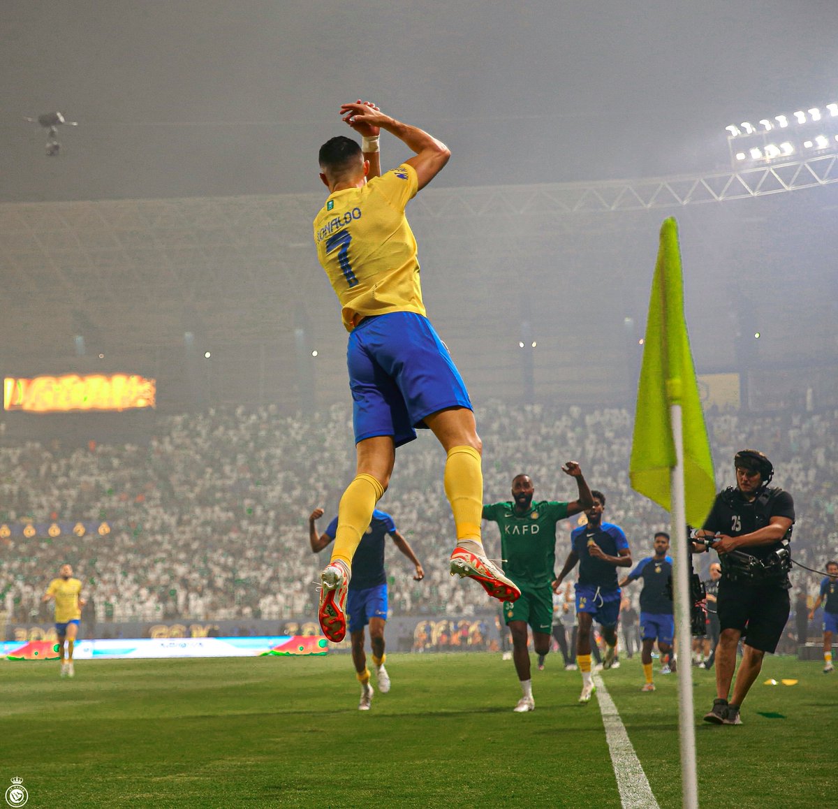 AlNassrFC's tweet photo. كل الأنظـاااااار تترقب 🤩
وبصووووت عااااااالي 🔥
Siiiiiiiiiiiii 🗣️
#النصر_الاهلي | #AlNassrAlAhli
#نحلم_ونحقق https://t.co/V9vDjTUv6r