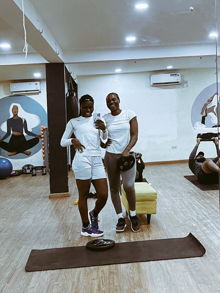 TheresaDangosu's tweet photo. Iron sharpening Iron @Iphy_9 thank you ma guy🙌🏾💜 

#teemac24 #proballer #ElephantGirls #IMOLEMOHBAD #Justice4mobhad #workoutbuddies #doubleplatinum #ballers #allworkandnoplay #goofballs #dtigress https://t.co/ewqbO9AgoE