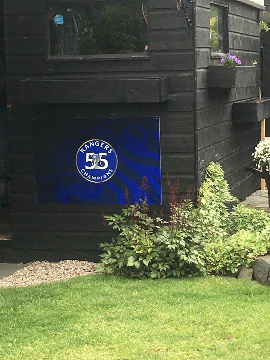 Fiona15644205's tweet photo. @ryan1mcq2 On my shed in Culloden! 🤪 https://t.co/UihdJZD8cQ
