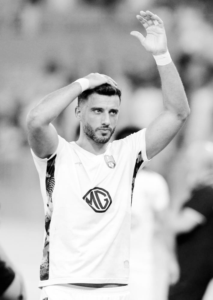 ويـن انت ياللي مـن غـبـت كني
واقـف على باب الامل واتحراك

💔💔💔 
#عمر_السومه
#النصر_الأهلي