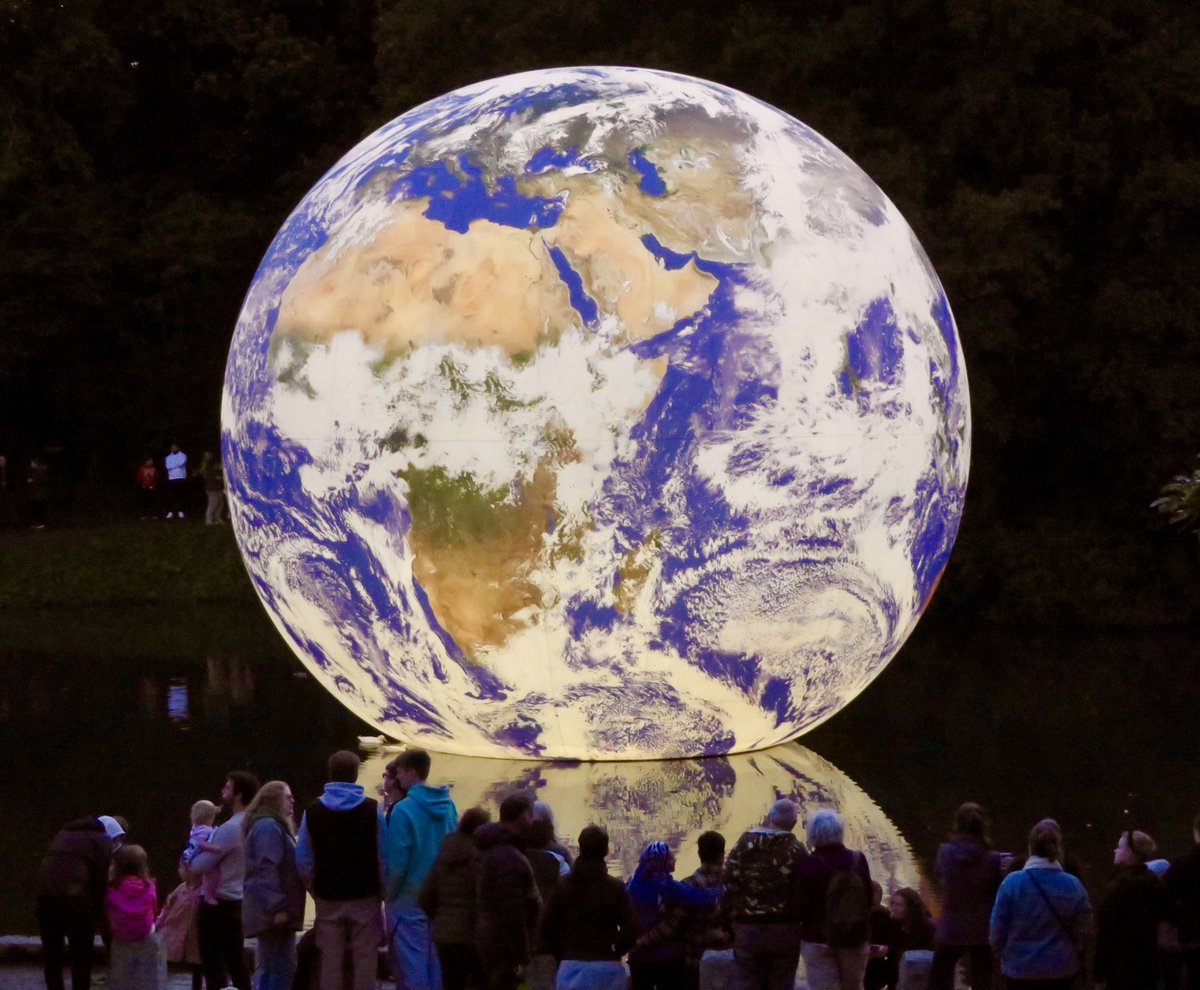 JerseyBakerGirl's tweet photo. Think half the population of #JerseyCI is at Queen’s Valley tonight! It really is spectacular. #floatingearth @ArtHouseJersey 
@lukejerram https://t.co/8Ld2JXOol6