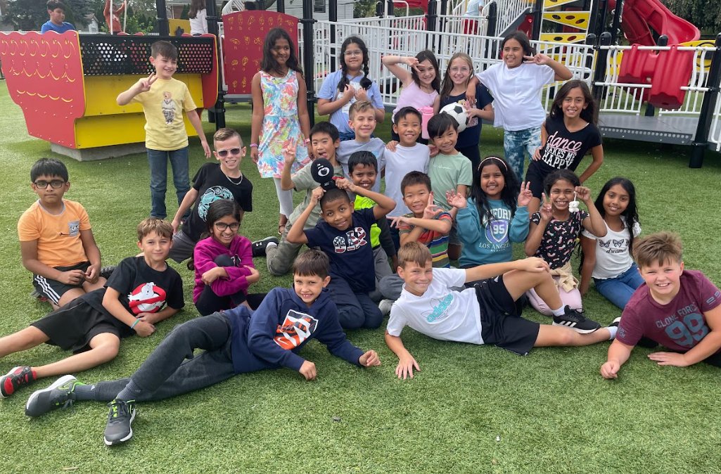 Nothing like an early kick off to Fall with some Fun Friday time outside!!  🩷🍁🍂#PROUD2BNHPGCP #FabulousFourthGraders <a href="/ManorOaksNHPGCP/">Manor Oaks School</a>