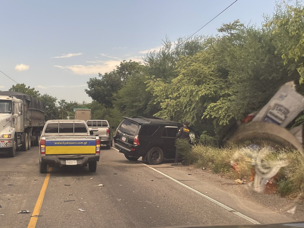 leolozza's tweet photo. Accidente Km 119 Teculutan, zacapa @prensa_libre @Noti7Guatemala https://t.co/DIFRpTnDSL
