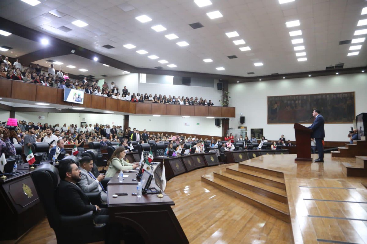 idea_redsocial's tweet photo. El rumbo del sistema educativo eficiente, equitativo y digno ha tomado sus primeras bases , en la comparecencia del secretario de Educación refrendamos nuestro compromiso de fortalecer las oportunidades educativas para todos los duranguenses #EducamosConValor #IdeaConValor https://t.co/779qbVinQ9