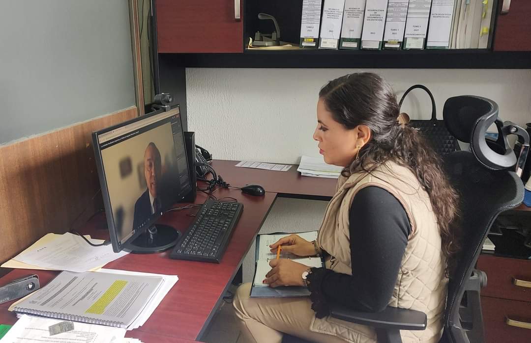 ASFE_OAXACA's tweet photo. De manera virtual, funcionariado de la #ASFEOaxaca, participaron en la #1aSesiónDelCicloDeWebinarios sobre el "Fortalecimiento de la Integridad y la Ética Pública en las #EFSL", impartido por la @ASF_Mexico.

Seguimos promoviendo la profesionalización de nuestros colaboradores. https://t.co/jeF6VU3KYX