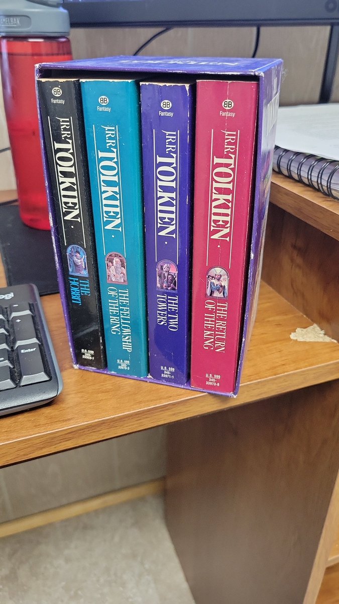 RonLaunson's tweet photo. @fellowshipsring I was given this set after I read the covers off of my Mom's copies. https://t.co/O0jxMGqjTS