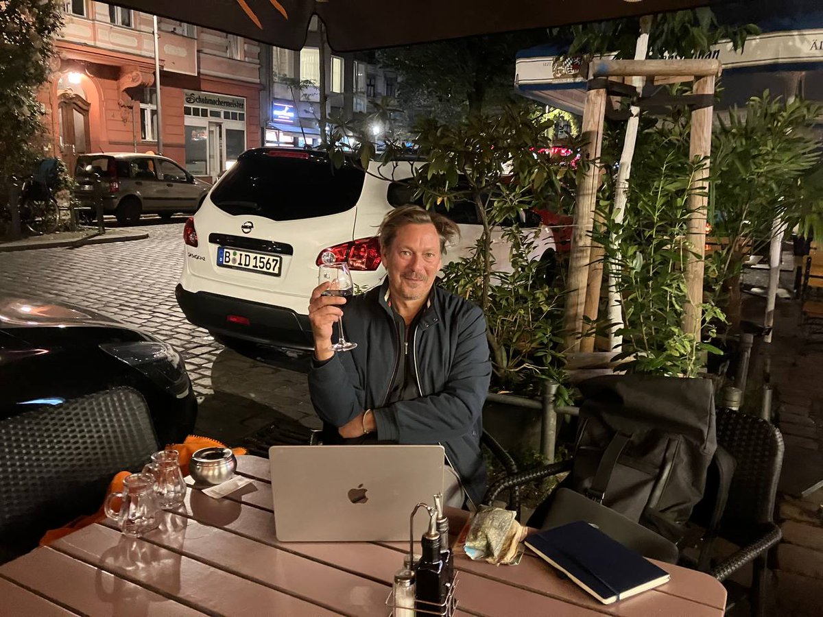Heinrich Strößenreuther (@wegeheld) on Twitter photo Unser federführender Autor beim "Verkehr ohne Autohass" <a href="/mbukowski/">Michael Bukowski</a> ist soeben durch mit der finalen Durchsicht unseres Manuskripts.
Und auch sonst gut durch, wie's aussieht.
Aber egal, wir haben's! BÄMM!
Ab jetzt Bestellung #ohneAutohass und #ohneRisiko unter Unser federführender Autor beim "Verkehr ohne Autohass" <a href="/mbukowski/">Michael Bukowski</a> ist soeben durch mit der finalen Durchsicht unseres Manuskripts.
Und auch sonst gut durch, wie's aussieht.
Aber egal, wir haben's! BÄMM!
Ab jetzt Bestellung #ohneAutohass und #ohneRisiko unter