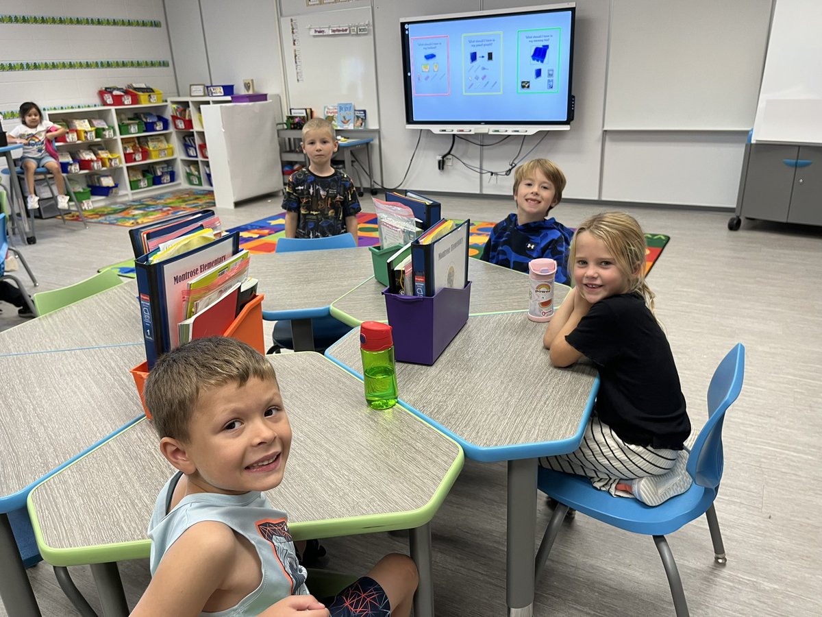These students loved sharing how they keep their materials organized today!  Well done <a href="/AllisonMcLain7/">Allison McLain</a> class! #theMESway #AVIDatMESI