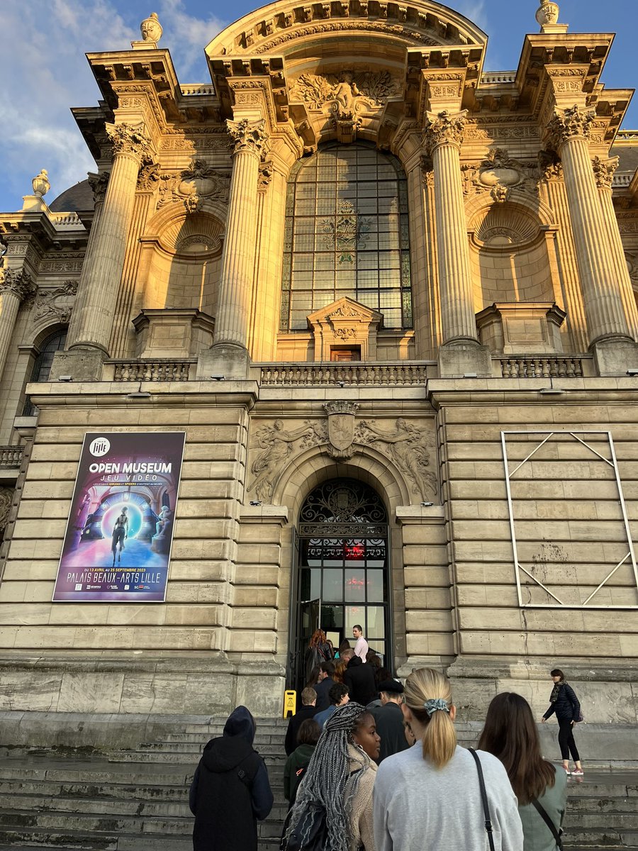duhamel_vanessa's tweet photo. Nous étions très nombreux ce soir au Palais des Beaux-Arts pour la soirée de clôture de l’#openmuseum dédié au jeu vidéo pour écouter, parmi les plans-reliefs du musée, la #DJ belge #Lucia nous plonger dans son univers de voix, de chiptunes et... gameboys.
Un temps merveilleusement suspendu.
#Lille