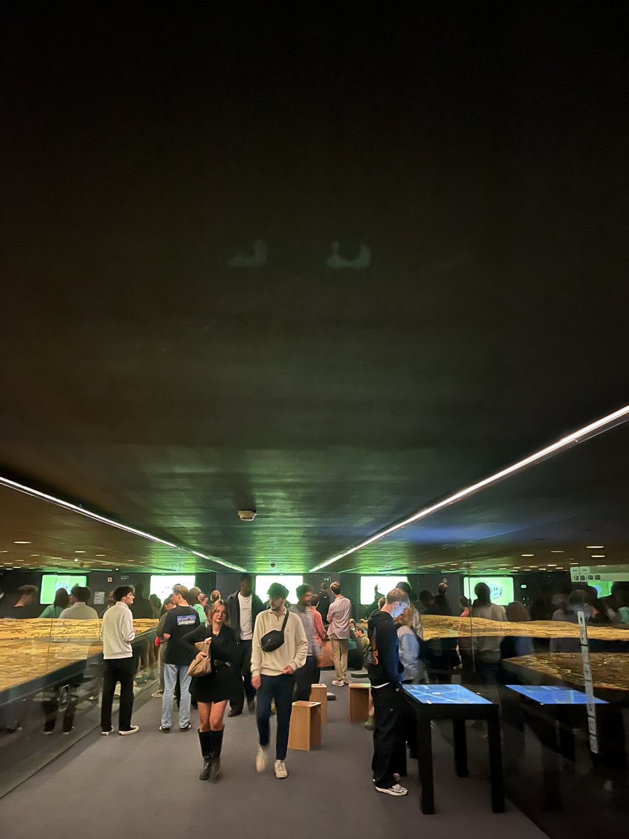 duhamel_vanessa's tweet photo. Nous étions très nombreux ce soir au Palais des Beaux-Arts pour la soirée de clôture de l’#openmuseum dédié au jeu vidéo pour écouter, parmi les plans-reliefs du musée, la #DJ belge #Lucia nous plonger dans son univers de voix, de chiptunes et... gameboys.
Un temps merveilleusement suspendu.
#Lille