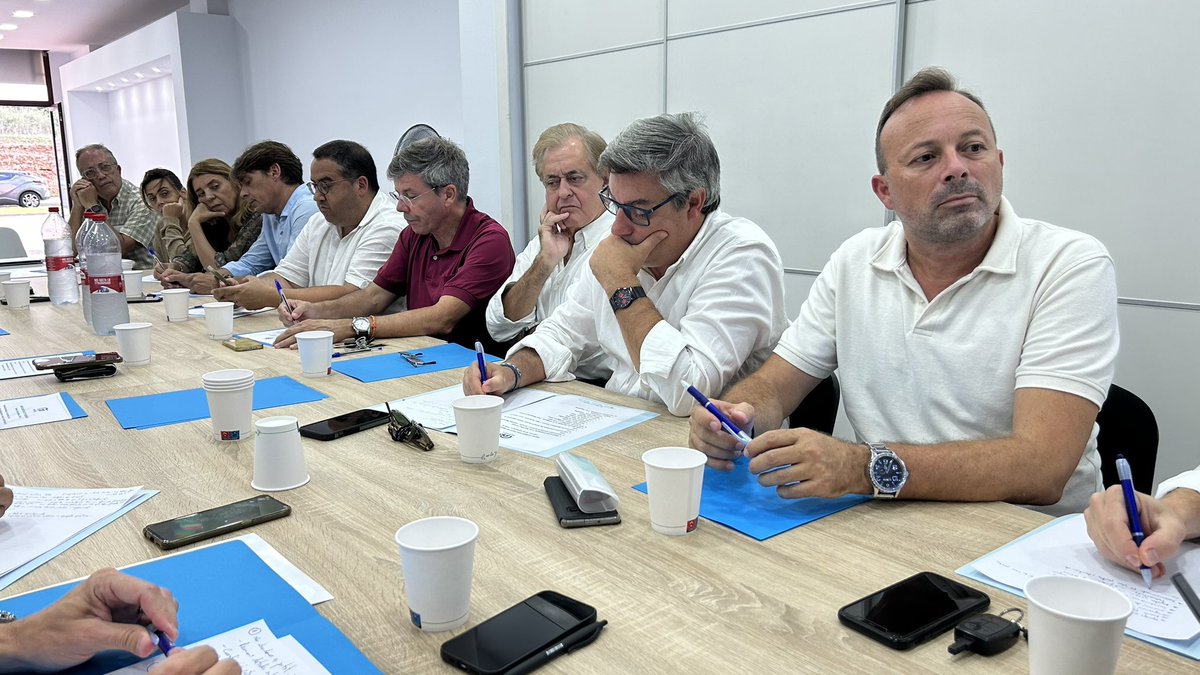 Arrancamos el curso político con una jornada de coordinación de partido🔵💪🏼

Centrados en mejorar la vida de todos los menorquines desde las diferentes administraciones donde gobernamos y en solucionar los problemas reales de los ciudadanos.

#PPMenorca