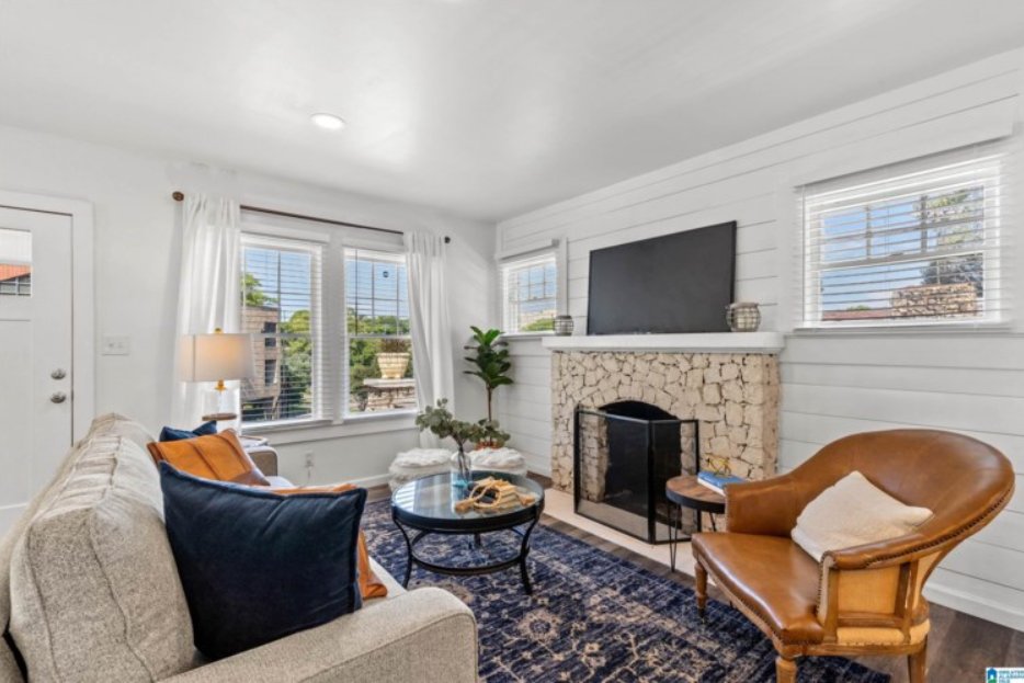 RealtySouthFOS's tweet photo. This week’s featured home will take your breath away with its intricate stone design and untraditional brick porch.

1315 28TH STREET N
BIRMINGHAM, AL 35234

MLS ID: 21364958

Listed By: 
Alesia Humphrey
Micah Martin

#RealtySouth #Realtor #RealEstate #homefeauture #homebuyers https://t.co/xBE6nJAdia