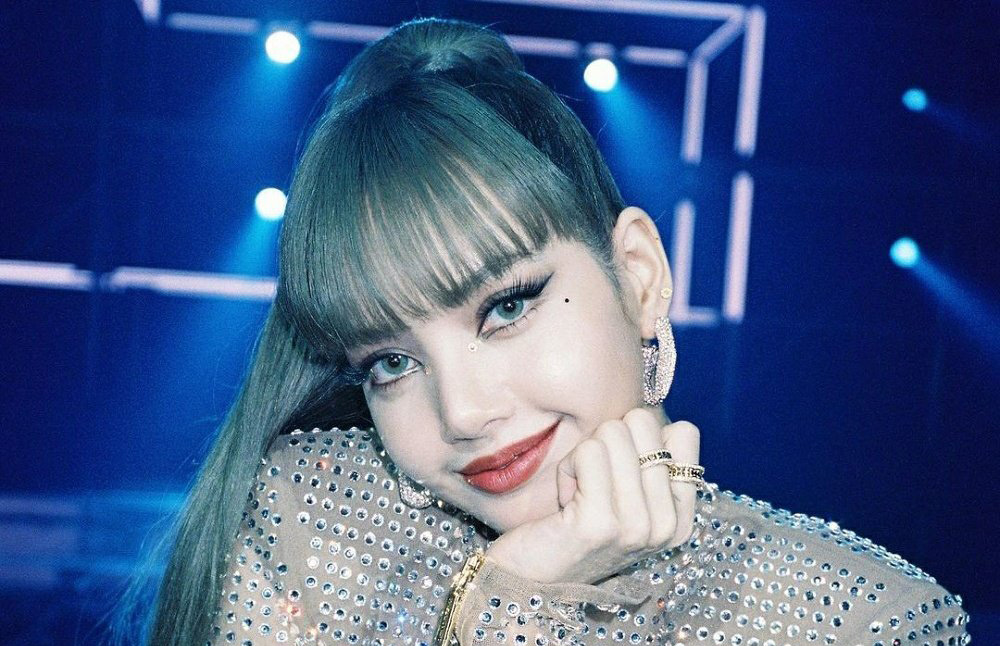 WORLDMUSICAWARD's tweet photo. Most cumulative days by a K-Pop Soloist in the Global Spotify Top 10:  
1⃣ #Jungkook ㅡ 100 days (4 songs) 
2⃣ #Lisa ㅡ 31 days (1 song) 
3⃣ #Jimin — 10 days (4 songs) 
4⃣ #Rosé ㅡ 4 days (1 song) 
4⃣ #V — 4 (2 songs) https://t.co/HCd8BWponC