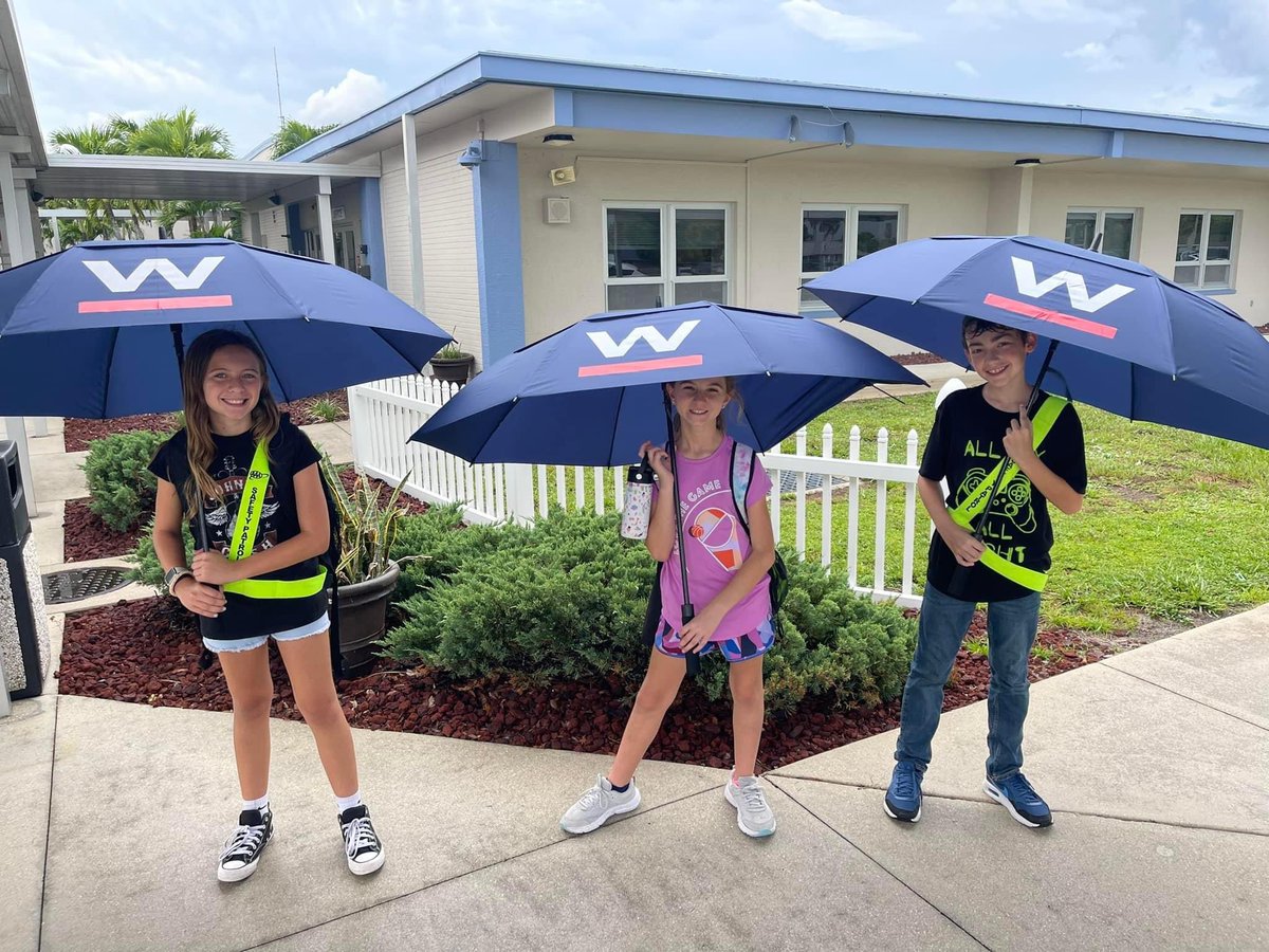 WeatherWithLaur's tweet photo. LOVE THIS! The safety patrols over at Cape Elementary School @CapeElem are staying dry while on safety patrol duty with some @winknews umbrellas! ☔️🤩❤️ https://t.co/2JnNPzsFoZ