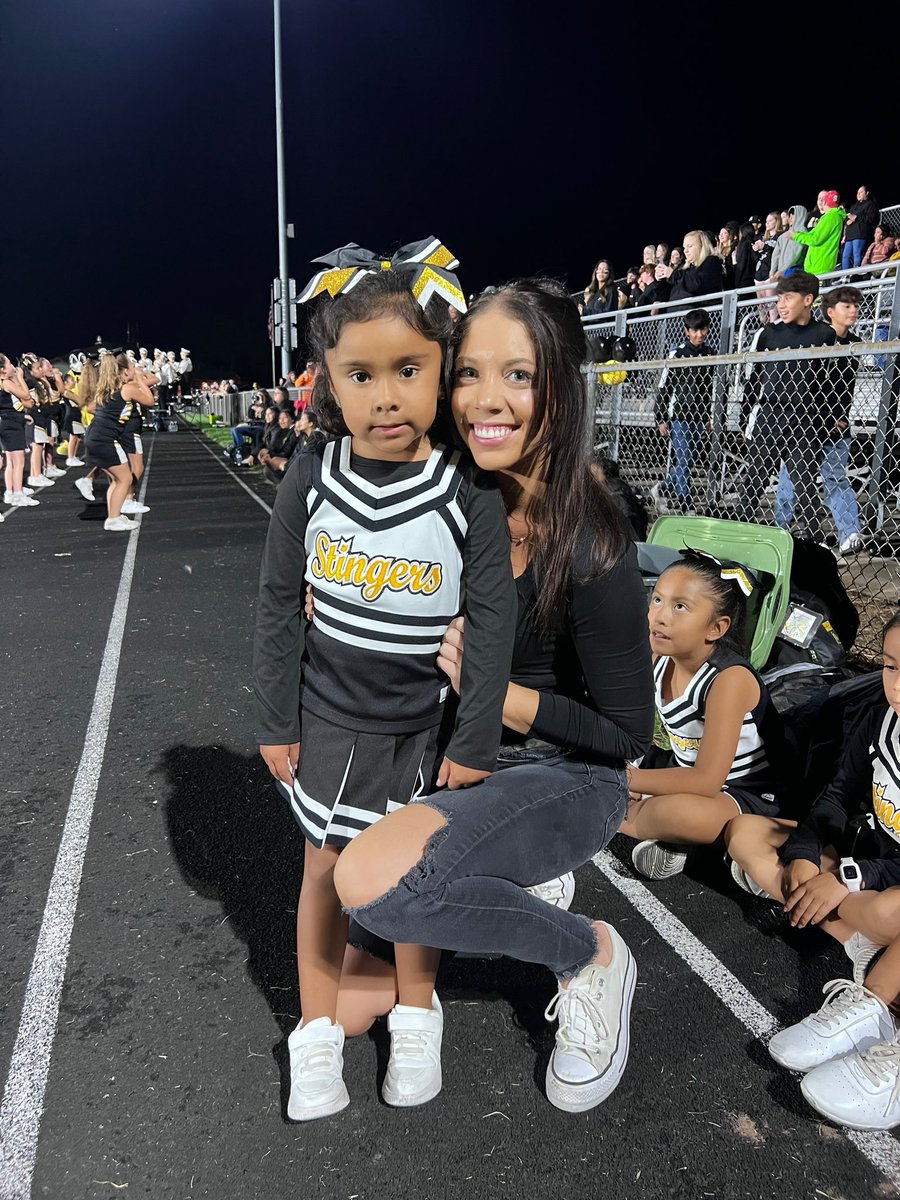 Love having a future HHS cheerleader join us on the sidelines🤍🐝  #harvardrising @HarvardD50 @D50Athletics @CrosbyElemD50 @HHSHornets1