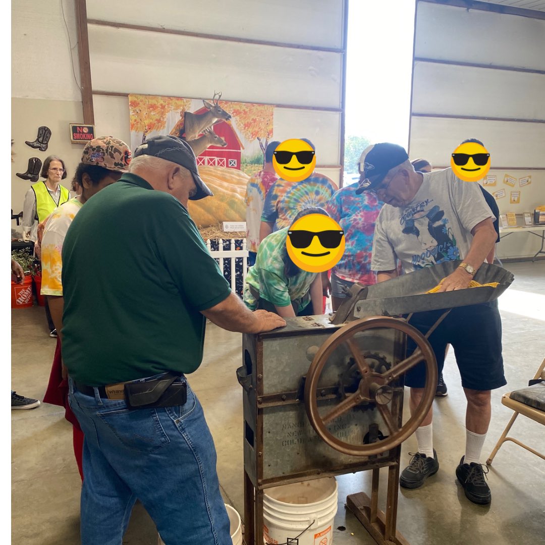 VanessaToner's tweet photo. @fcpsSUCCESS Team Royal Tโs had an AMAZING Fair Mission! We met cows, learned about farm equipment & saw students award winning Spud Buddy entries. So proud of our students for ordering & paying for lunch, working out budget & checking for correct change! #frederickfair https://t.co/lxLRT0RMLX