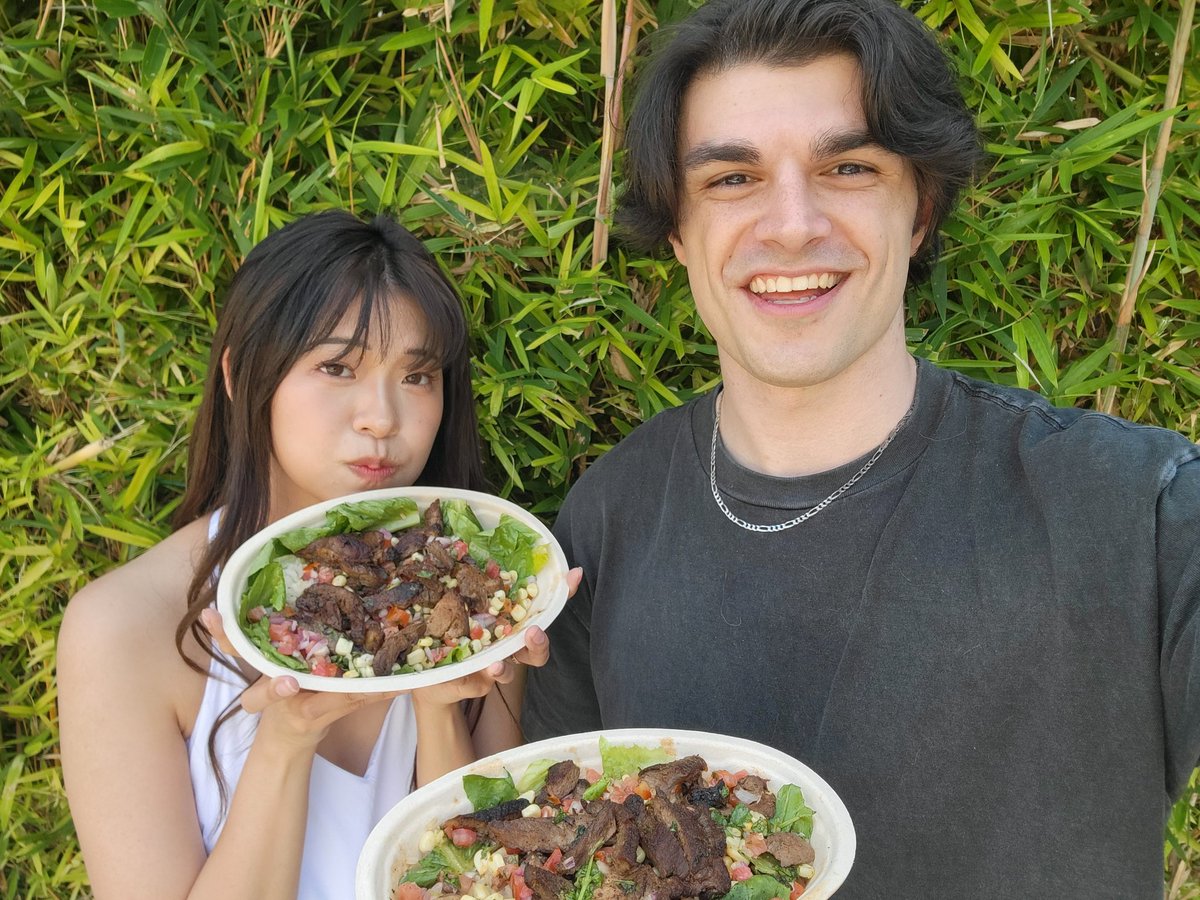 After years of @ChipotleTweets fandom, I'M FINALLY A #chipotlePartner

thanks to @Kkatamina for teaming up with me to share that CARNE ASADA IS BACK! GO ORDER BEFORE IT'S GONE!!