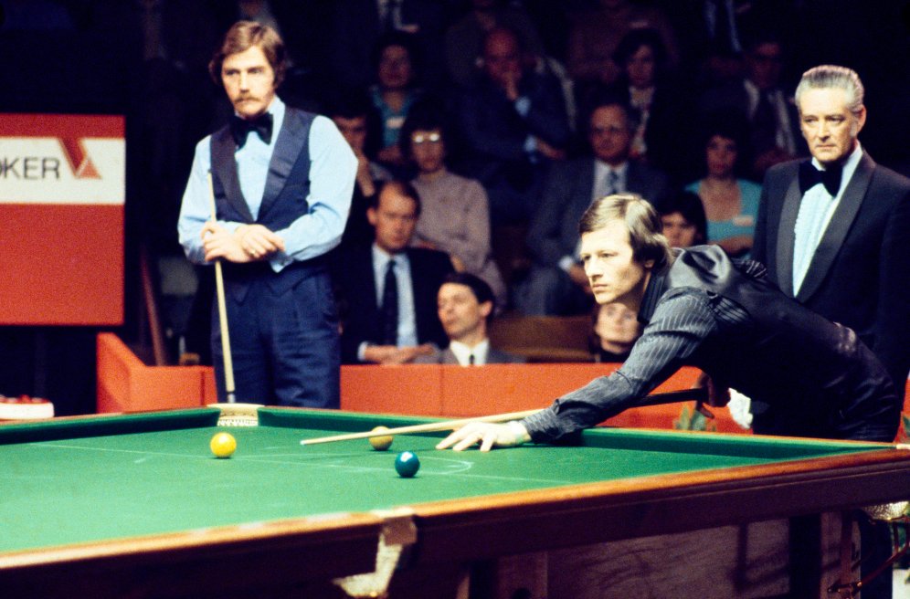 TalkingSnooker's tweet photo. TURNING BACK TIME: Alex Higgins at the table during his 1980 world final meeting with Cliff Thorburn at the Crucible. The referee is John Street.

Pic: Getty

#TalkingSnooker #TurningBackTime https://t.co/P3LPyIoCMm