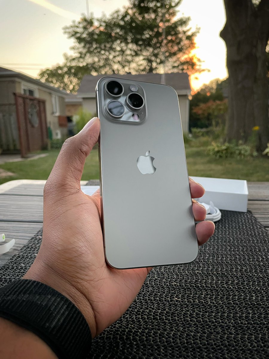 renderleaker's tweet photo. Naturally naturaL 
#iPhone15ProMax https://t.co/NnFGaL9hi9
