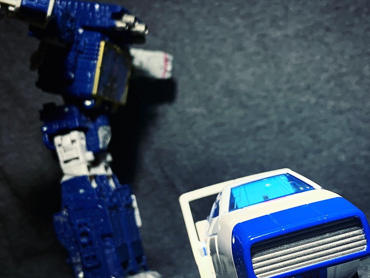 xeno_world's tweet photo. Space Jazz photo collection #Transformers #buzzworthrybumblebee #transformersjazz #spacejazz https://t.co/lmFrs5OGeB