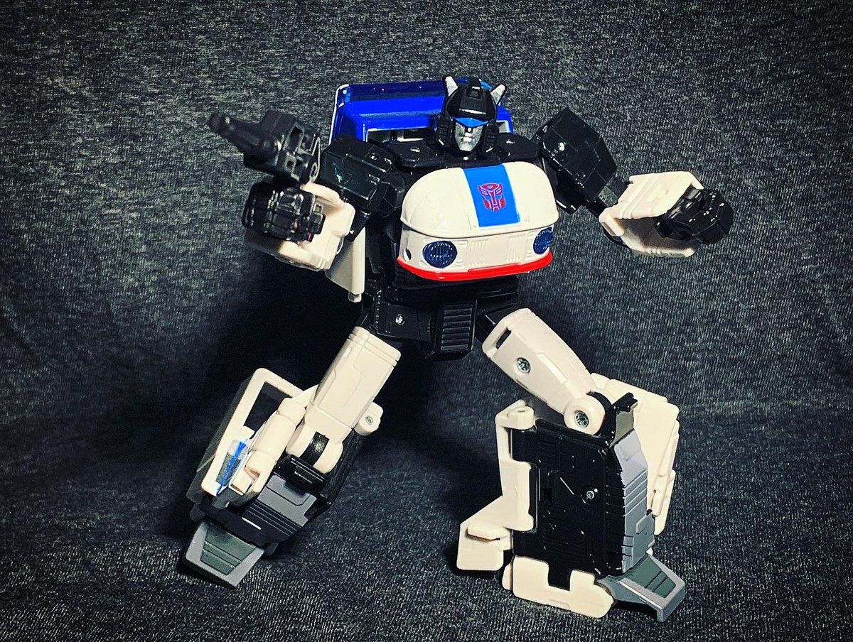 xeno_world's tweet photo. Space Jazz photo collection #Transformers #buzzworthrybumblebee #transformersjazz #spacejazz https://t.co/lmFrs5OGeB