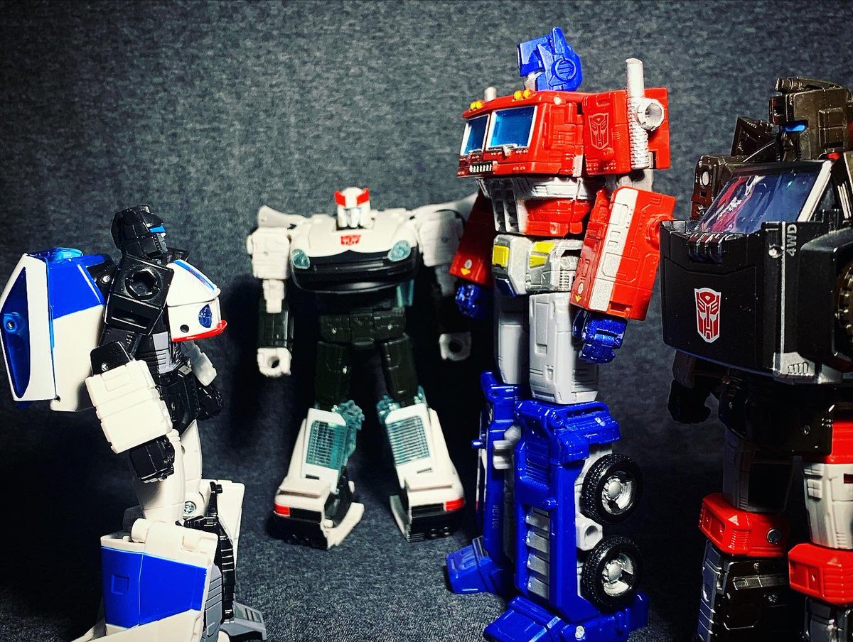 xeno_world's tweet photo. Space Jazz photo collection #Transformers #buzzworthrybumblebee #transformersjazz #spacejazz https://t.co/lmFrs5OGeB
