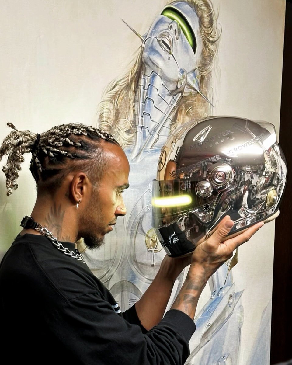 JPteamLH's tweet photo. Perfect convergence of machine and human! @LewisHamilton SORAYAMA +44 https://t.co/TugGeBLVOp