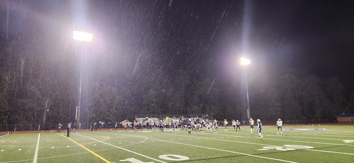 AckAttackk's tweet photo. CAN CONFIRM:
It's a rainy Friday Night for Football.
HALFTIME
Conway 0
Aynor 14
#scpreps #schsfb https://t.co/Jtq4yr7IoI