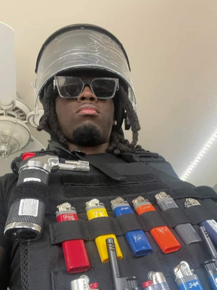 Nadie

El compa que roba fuegos