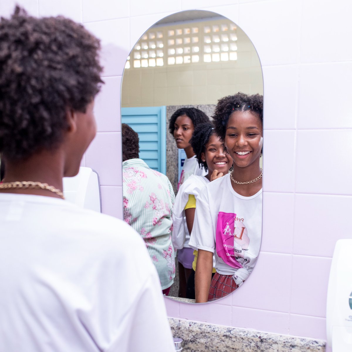 Inauguramos mais dois banheiros reformados em uma escola pública em Lauro de Freitas!

A ação faz parte do projeto Escola de Liderança para Meninas na Bahia, com o apoio da Kimberly-Clark por meio da <a href="/IntimusBrasil/">Intimus</a>, e contribui para a melhora na qualidade de vida de estudantes.