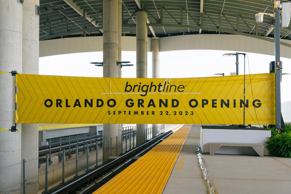 Kissimmee's tweet image. 🚆 All aboard! @GoBrightline has officially rolled into Orlando🌟 Are you already plotting your first train ride between Orlando and Miami? Share your plans!
#RideBrighter #GoBrightline #OrlanGO #ExperienceKissimmee #MyKissimmee #Brightline #thingstodoinkissimmee