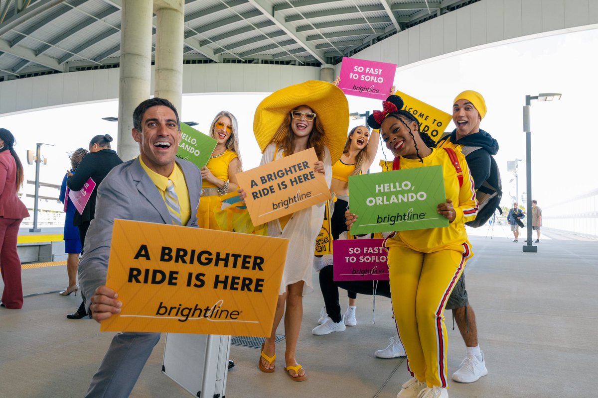 Kissimmee's tweet image. 🚆 All aboard! @GoBrightline has officially rolled into Orlando🌟 Are you already plotting your first train ride between Orlando and Miami? Share your plans!
#RideBrighter #GoBrightline #OrlanGO #ExperienceKissimmee #MyKissimmee #Brightline #thingstodoinkissimmee