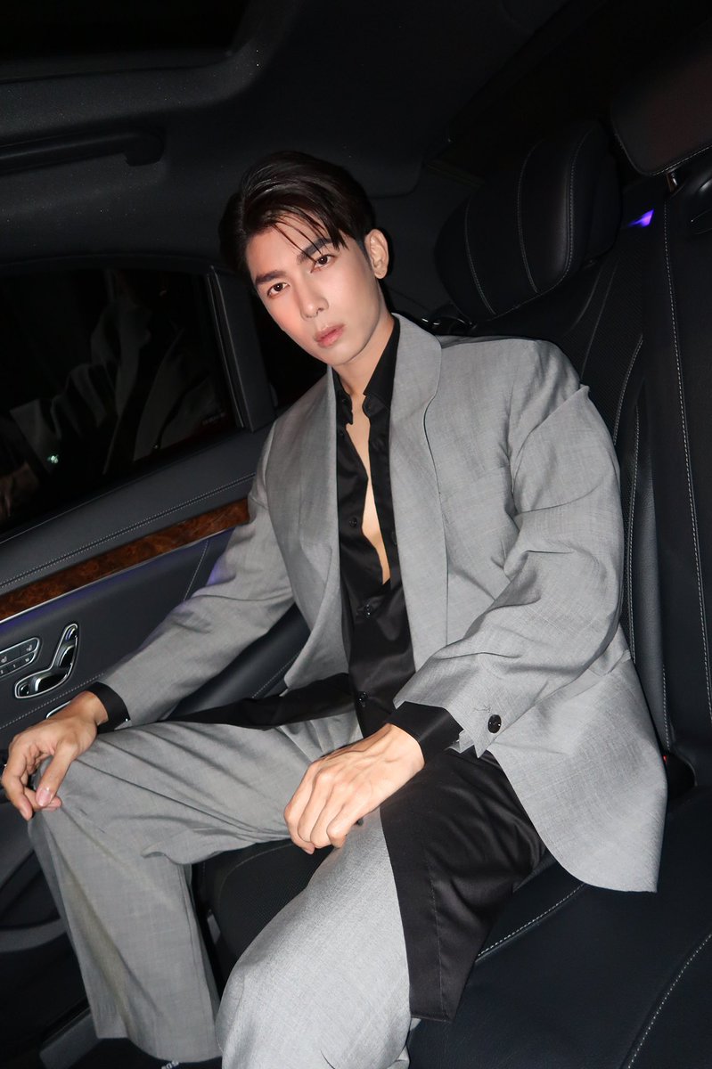 SolSkipperCo's tweet photo. BOSS MEW IN MILAN

#BeYourOwnBOSS 
#BOSSMilanShow
#MewSuppasit 
@MSuppasit
@HUGOBOSS https://t.co/lzZ0YD8IuT