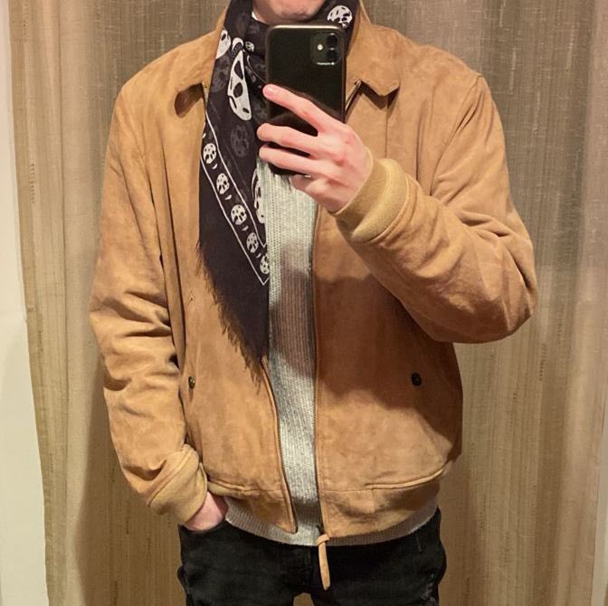 supineda's tweet photo. El día 26 de agosto decidí llevar al local del Paseo La Galería una campera Ralph  Lauren por unas manchas de cerveza en la espalda baja y en las mangas. Al retirar la campera me llevé la grata sorpresa que estaba arruinada. https://t.co/BFhI6K7ufc
