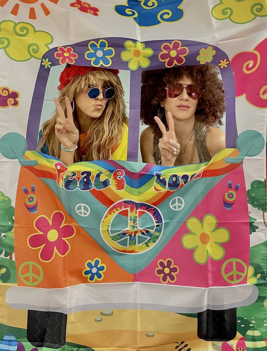 mrswaltersPE's tweet photo. What a groovy way to end the first book fair of the year!! I loved seeing all the 70s outfits at @SPEHAWKSNAPLES today!!🕺🏼💃🏽💕🪩😊 https://t.co/SOYxrFOpmC