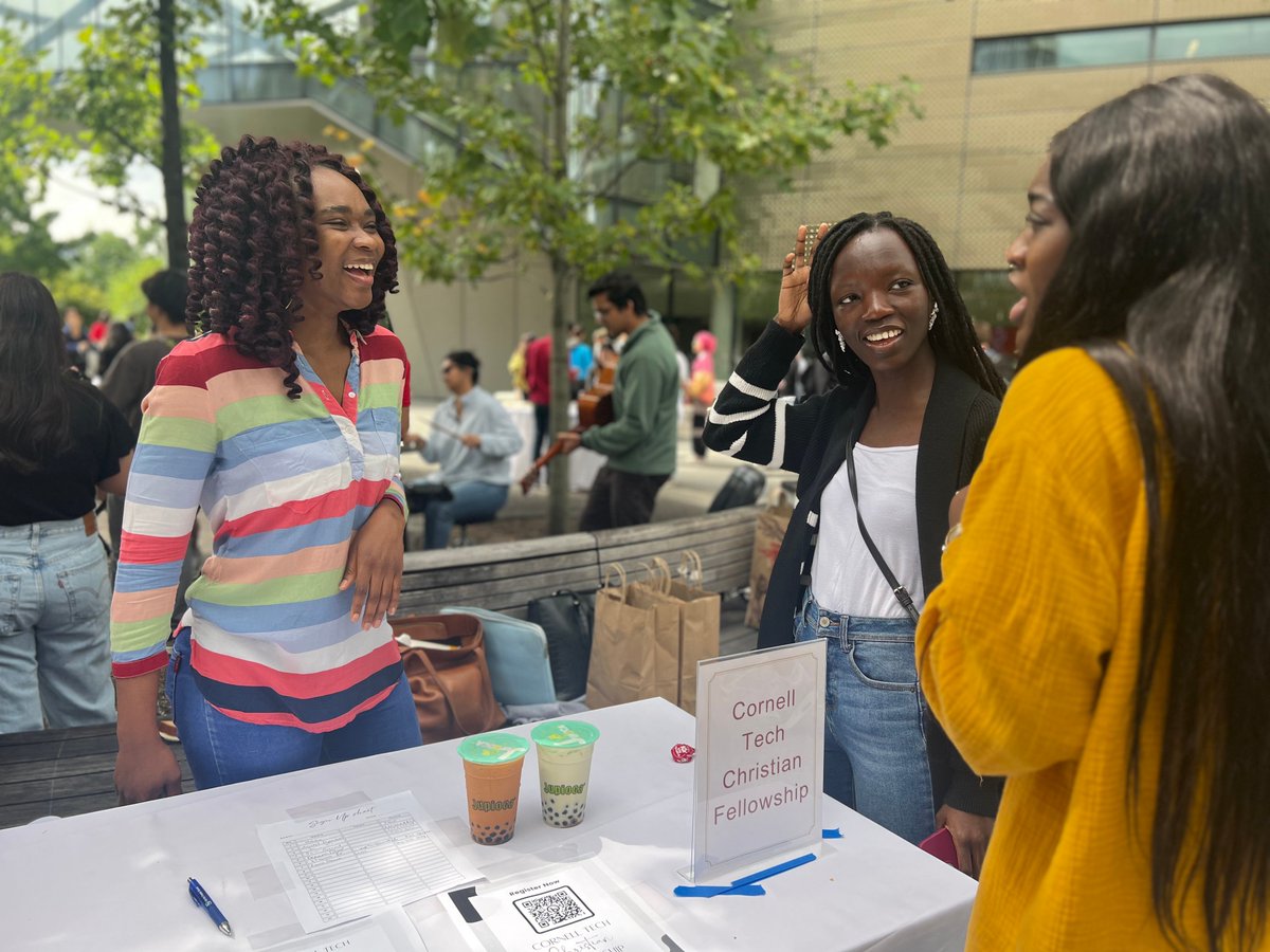 cornell_tech's tweet photo. The Student Club Fair is a great way to share your interests and get involved! π
Photos courtesy of the Cornell Tech Student Government (CTSG).
#Students #CampusLife #Clubs #Campus #CornellTech #OnlyAtCornellTech #EngineeredToMatter @Cornell https://t.co/McnyKXzq5f