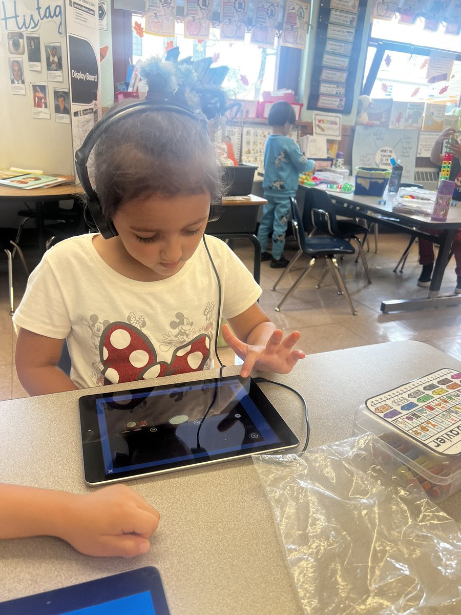 Maestrajenn's tweet photo. Students in kindergarten are working hard on computer based testing. @iReady #diagnostic_test @School5Yonkers @YonkersSchools https://t.co/Jei4ty394r